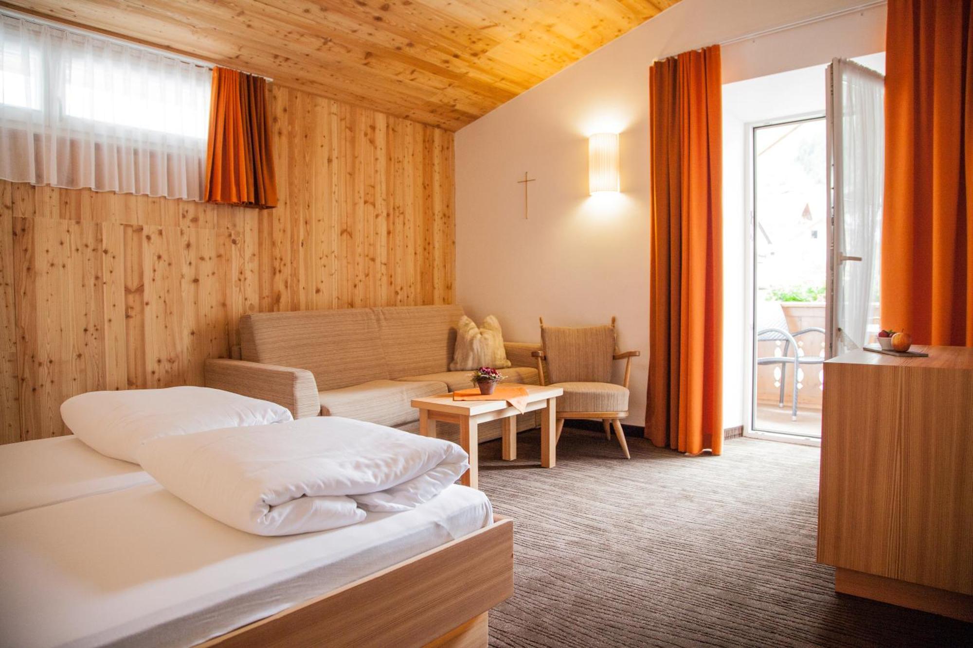 Gasthof Zum Goldenen Loewen เนาดาส ภายนอก รูปภาพ