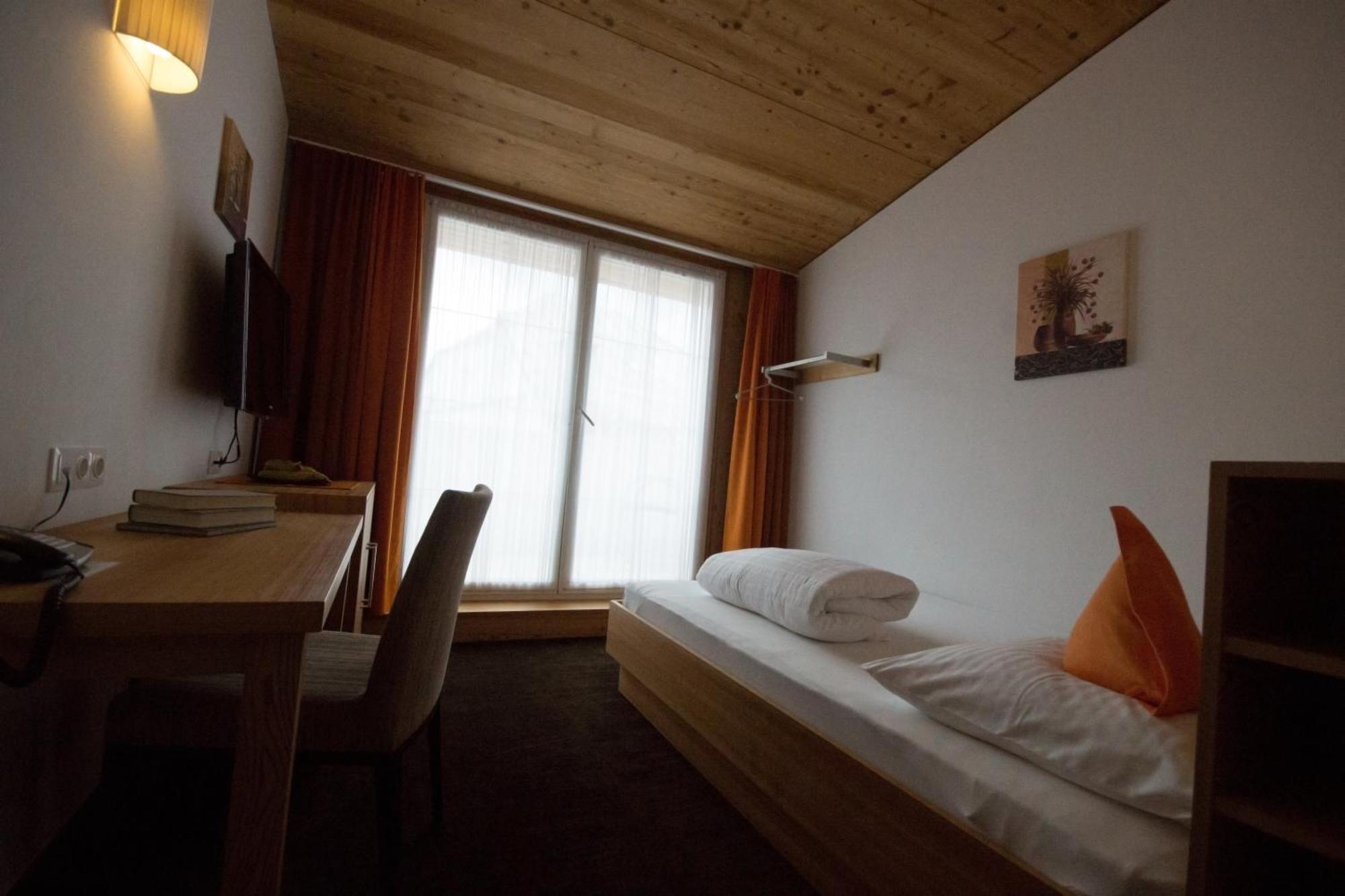Gasthof Zum Goldenen Loewen เนาดาส ภายนอก รูปภาพ