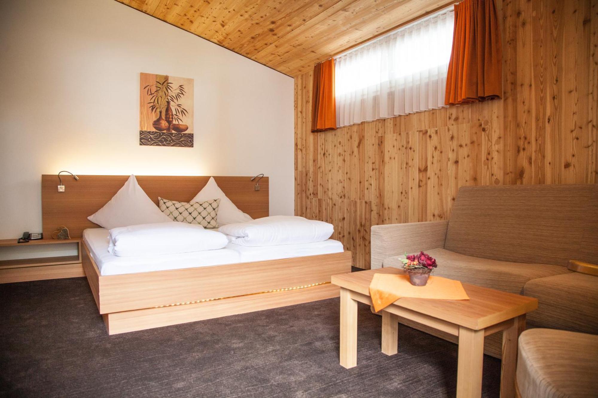 Gasthof Zum Goldenen Loewen เนาดาส ภายนอก รูปภาพ