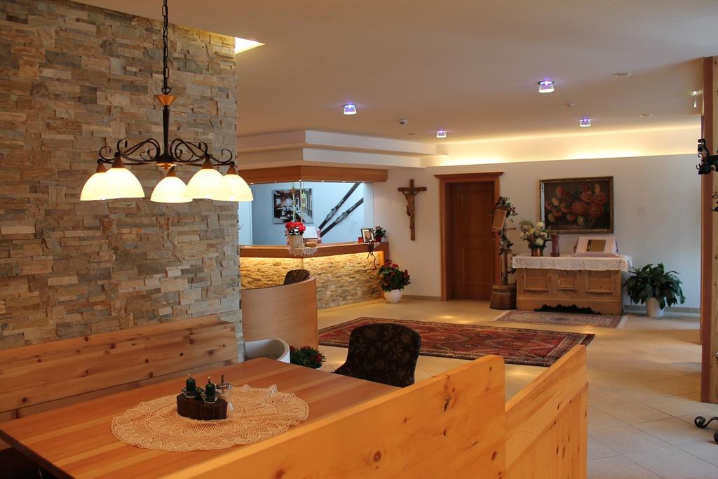 Gasthof Zum Goldenen Loewen เนาดาส ภายนอก รูปภาพ