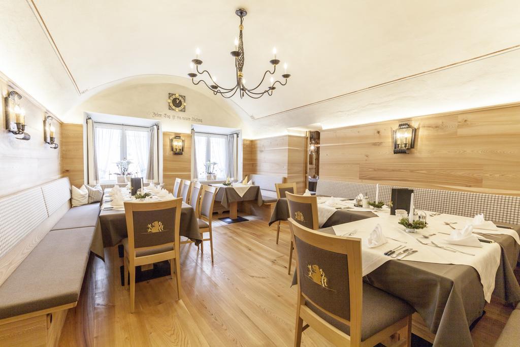 Gasthof Zum Goldenen Loewen เนาดาส ภายนอก รูปภาพ