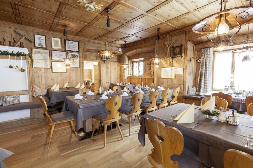 Gasthof Zum Goldenen Loewen เนาดาส ภายนอก รูปภาพ