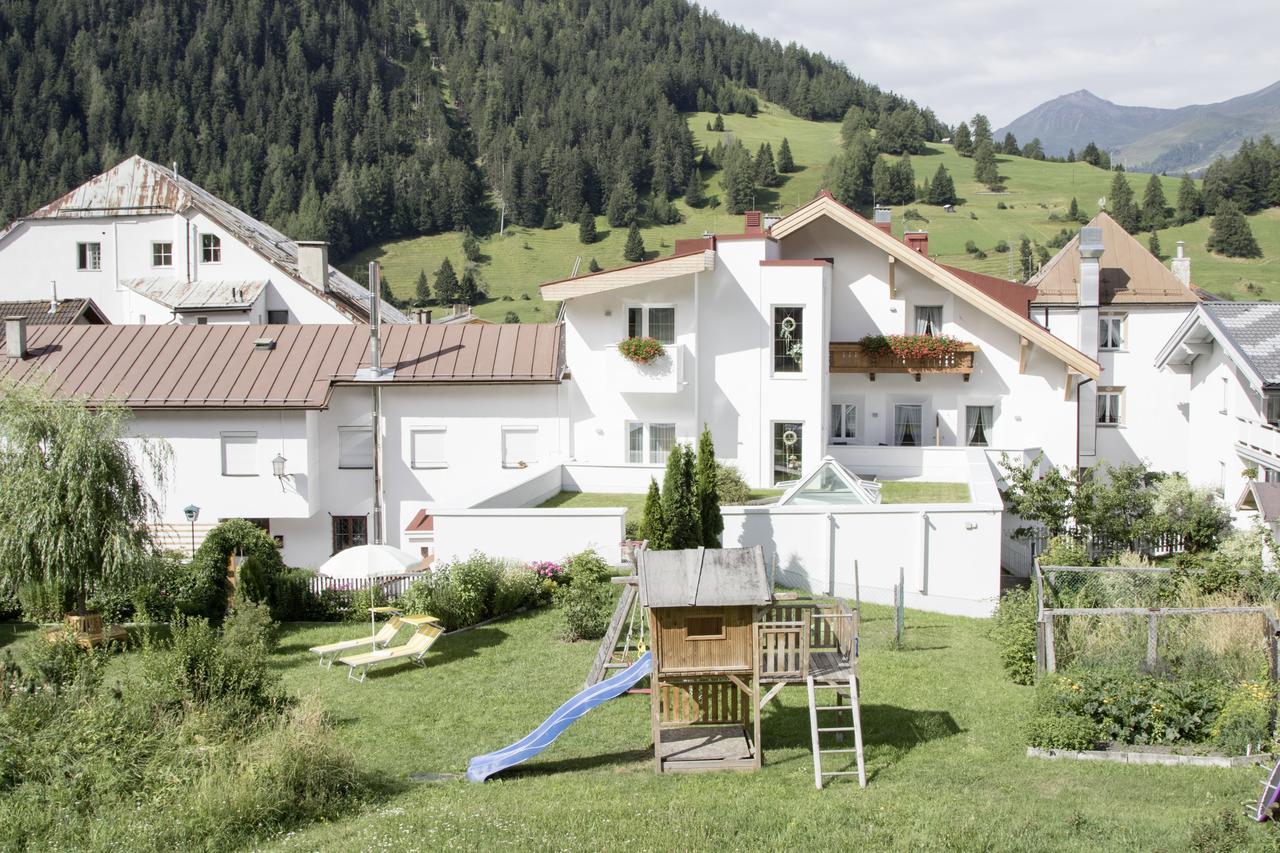 Gasthof Zum Goldenen Loewen เนาดาส ภายนอก รูปภาพ