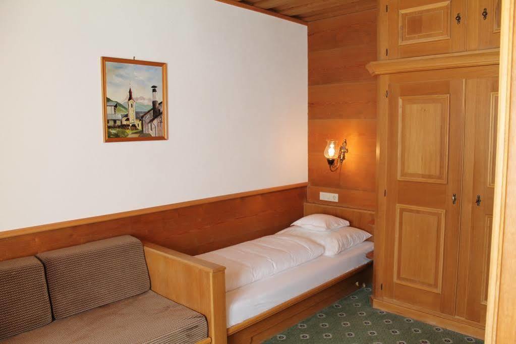 Gasthof Zum Goldenen Loewen เนาดาส ภายนอก รูปภาพ