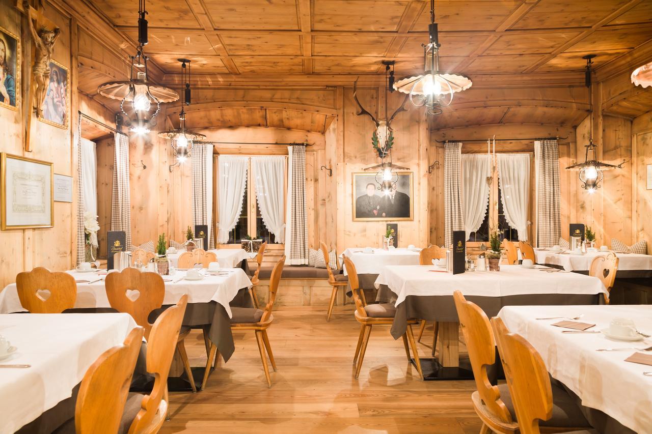 Gasthof Zum Goldenen Loewen เนาดาส ภายนอก รูปภาพ